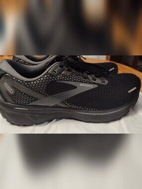 Women's Brooks Black and Gray Shoes Size 8.5. NWOB.